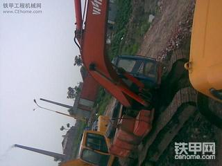 没事发发我的210-5D 顺便给大家猜猜这红挖机是什么牌子的