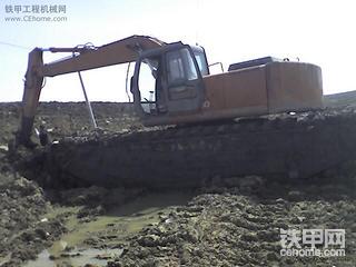 ZAXIS200大臂工作间歇停顿故障排除