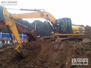 日系挖机大pk完整图，大家来数数吧