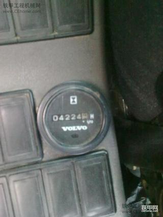 沃尔沃210B换机油，齿轮油，及挖斗加固