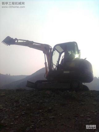 飞檐走壁的挖机