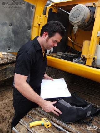 JCB挖掘机英国厂家走访（山东寿光用户）