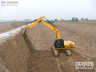 为寿光蔬菜助力。JCB-JS220