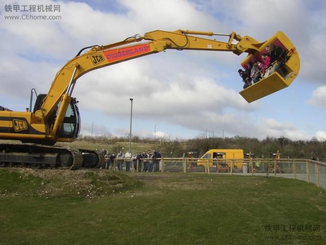 JCB兒童樂園里的挖掘機