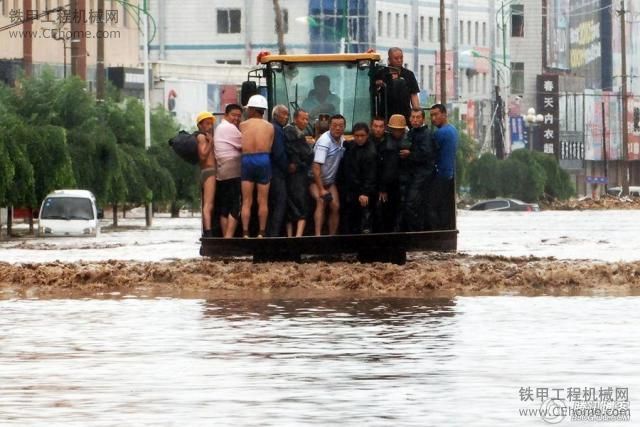 大家进来看下 .....这样的交警能抓吗