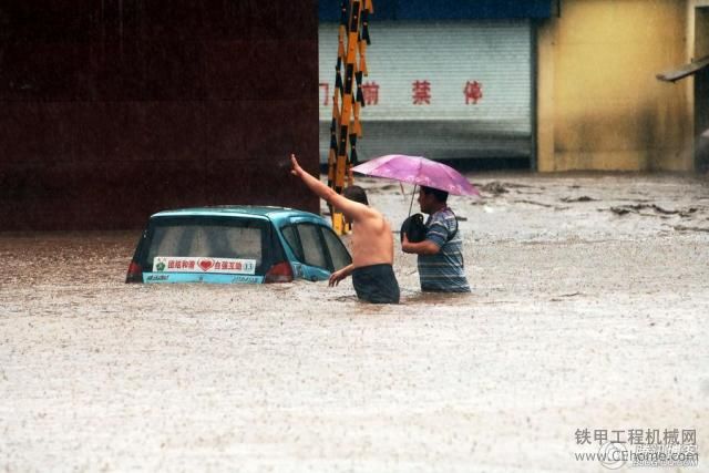 大家进来看下 .....这样的交警能抓吗