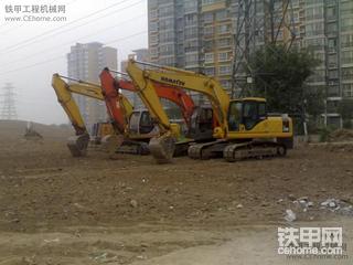 工地上的几台挖机，大家随便看看