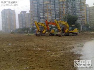 工地上的几台挖机，大家随便看看