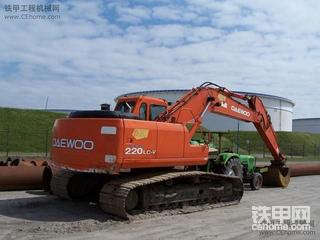 斗山 （Daewoo） Solar 220 LC-V挖掘机