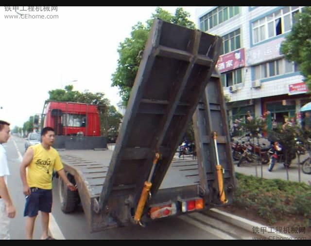 带液压爬梯的挖掘机拖车