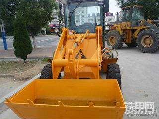 小厂生产的小装载机