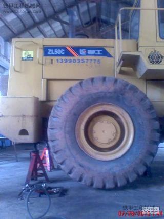 柳工50C换刹车片。