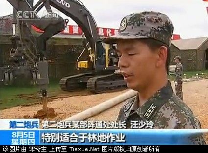 我軍二炮&quot;鉆地鼠&quot; 10分鐘既可打洞埋桿