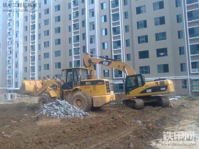 貌似320在這工地是打雜的？？？？
