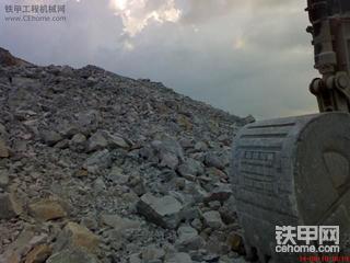 矿山又忙碌起来了，沃尔沃EC700忙个不停