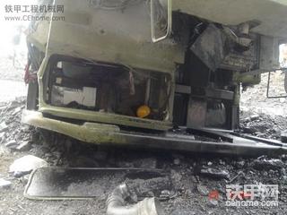 特雷克斯礦車翻了 后果就是這樣咯