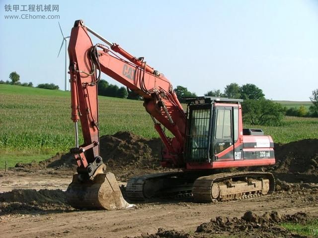 CAT320B