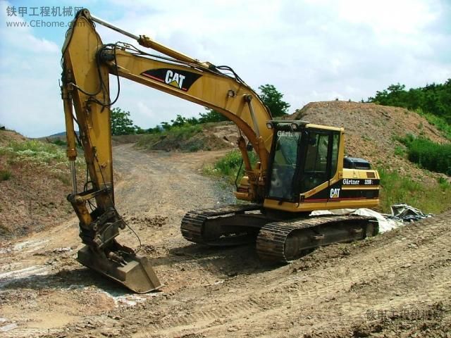 CAT320B