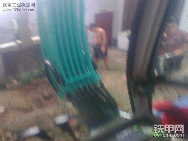 直接在院子里開始挖！