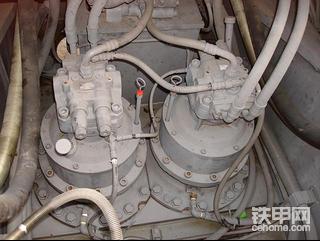 日立ZX650，啥都成双成对的。