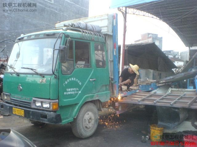 又一個非法改裝挖掘機拖車產生了