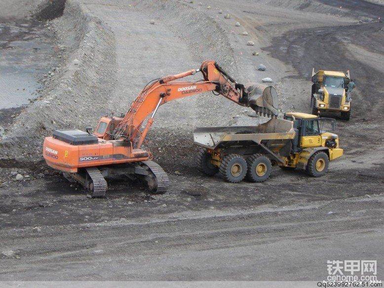 煤矿上的大挖机