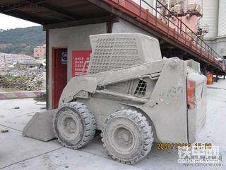山貓滑移裝載機不洗澡