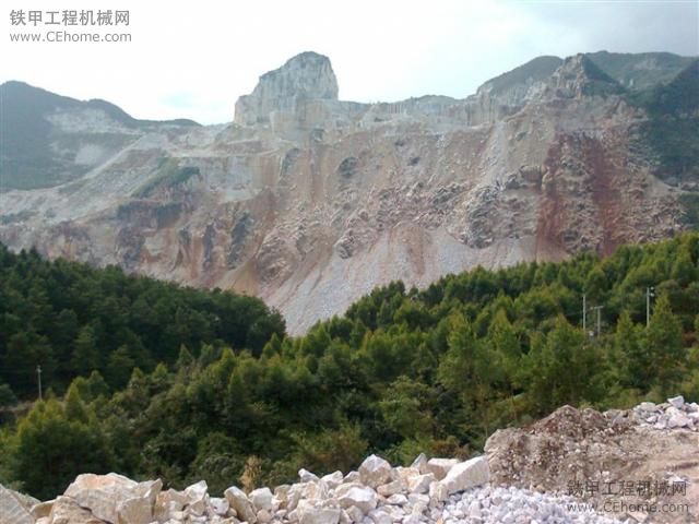 賀州大理石開采之卡特日立凱斯沃爾沃挖掘機(jī)