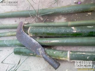 驾驶卡特彼勒E200B挖掘机 记录准挖机手在石场的一天