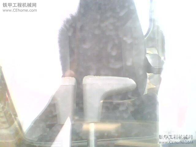 驾驶室空间感觉还是挺大的