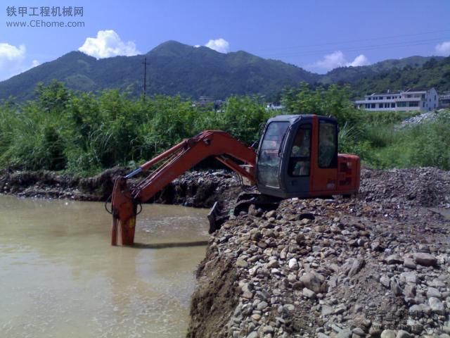 我悲哀的日立60挖機(jī)