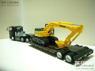 日野牽引車拉拖板車模型[小松pc228us]