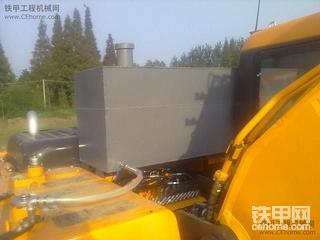 三一水陸兩用挖掘機安裝副油箱