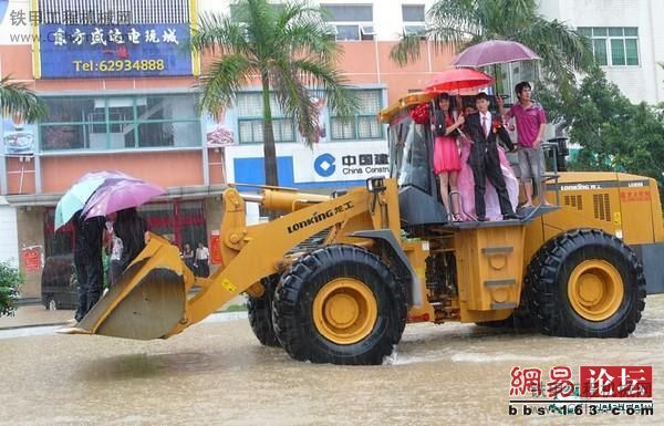 史上牛X的婚禮，風(fēng)雨無(wú)阻！祝福他們！