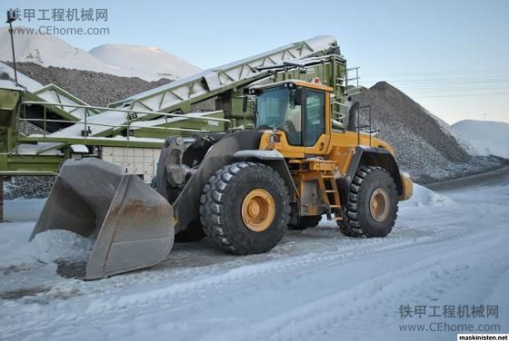 不只是帥氣：VOLVO 250G裝載機