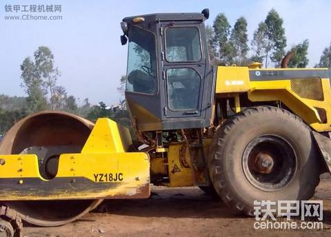求助 徐工YZ18JC壓路機(jī) 工作中跳檔
