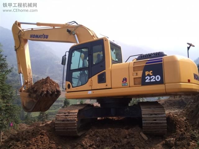 我的新戰(zhàn)車：小松PC220-8