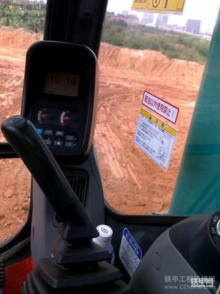 神鋼SK200挖掘機