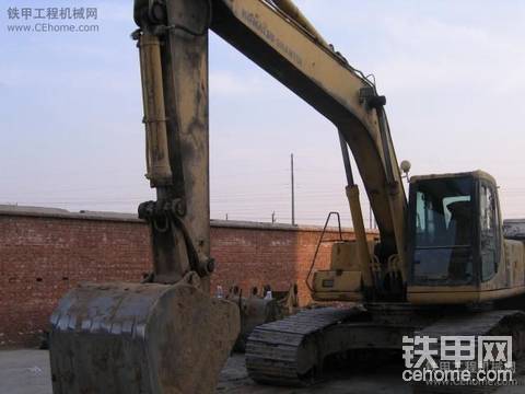 山东济宁二手挖掘机小松220-6出售