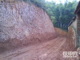 我的杰作1 修山里的路 玉柴挖機