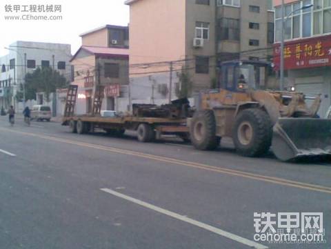 裝載機(jī)改的板車(chē)