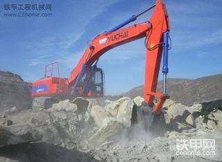 強！！玉柴360LC-8在挖山......