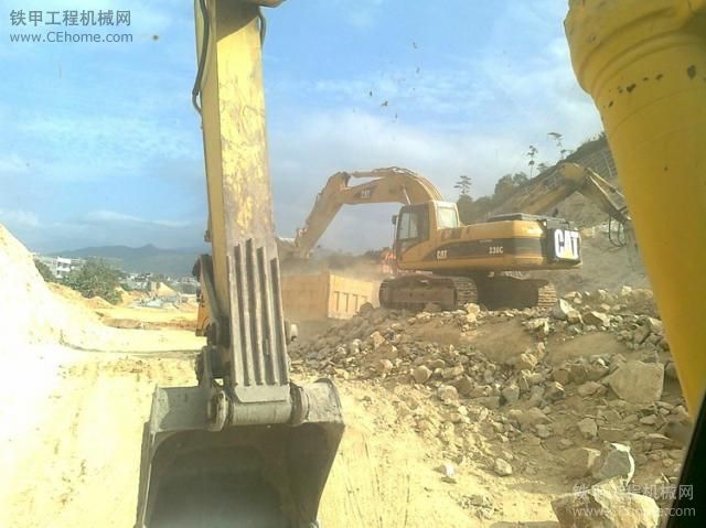 CAT 330C