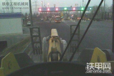 回到高速路進(jìn)口