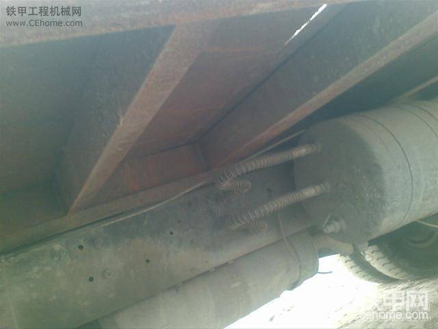 副量拿掉。這樣拖車就矮點。穩(wěn)當