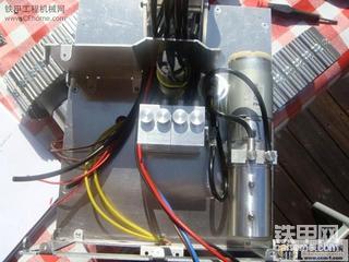 [高清組圖]國(guó)外某牛人自制挖掘機(jī)模型全過(guò)程......