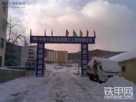 請問這是什么品牌的破碎錘？多大型號？大概價格