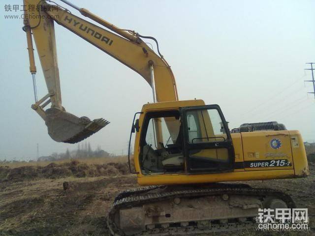 現(xiàn)代215-7，07年的車，猜猜做了多少小時？不到6000，呵呵。也換了十幾個駕駛員了。