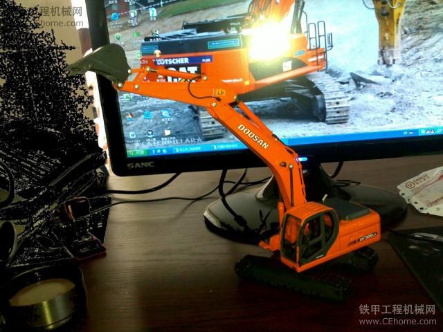 少見(jiàn)的斗山DX300LC模型，造工還可以?。。?！