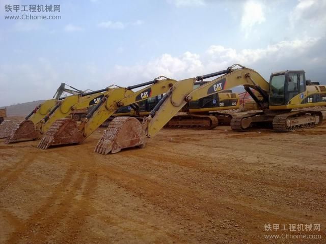 哥們的四臺(tái)CAT324，絕對(duì)漂亮，不看后悔終生。。。。